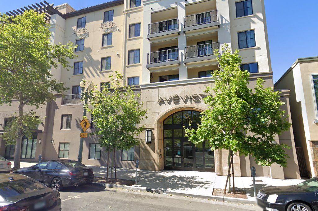 AvéVista Apartments