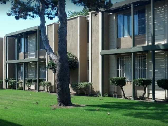 Holiday Manor Apartments Oxnard
