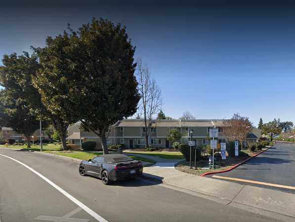 Los Robles Apartments