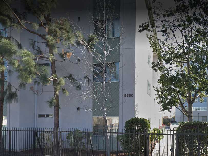 Bellflower Oak Street Manor