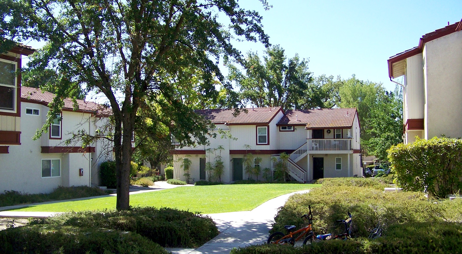 Rolling Hills Apartments