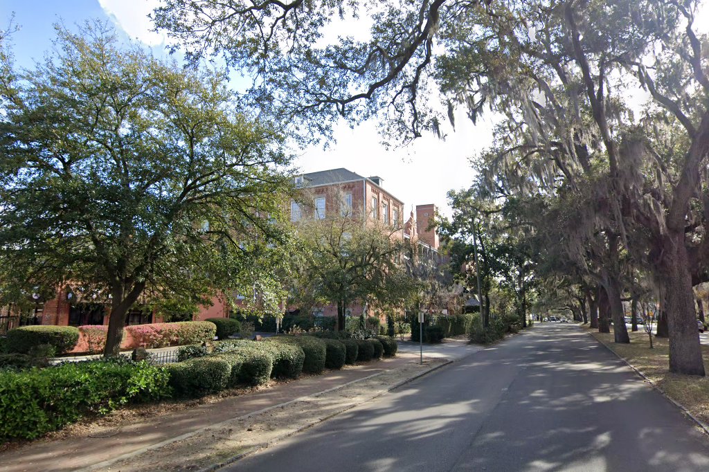 Sister's Court Apartments