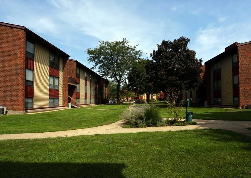 Cedar Point Apartments - IL