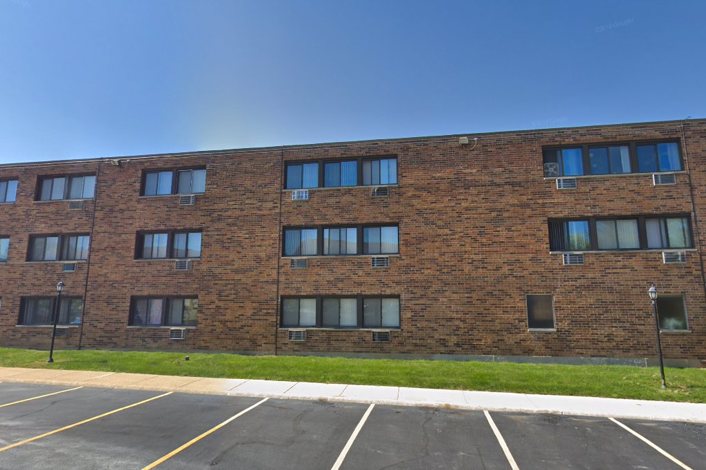 Kings Court Apartments Waukegan