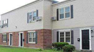 Colonial Square Apartments