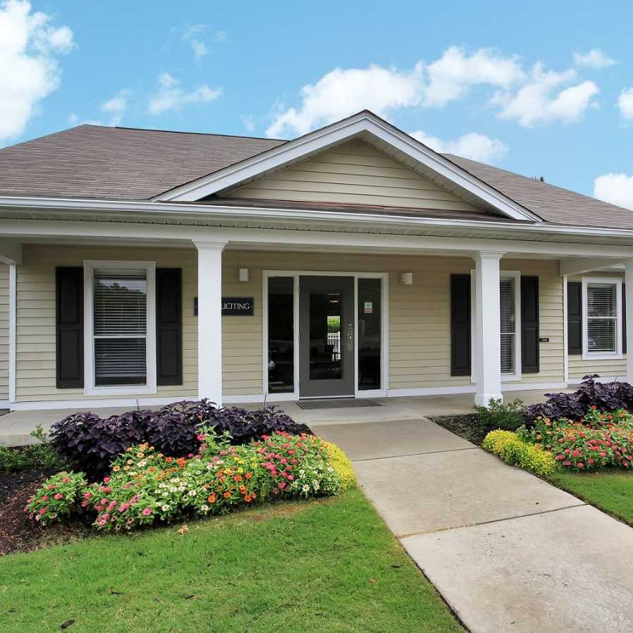Rivercrest Apartments