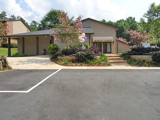 Berkley Pointe Apartments