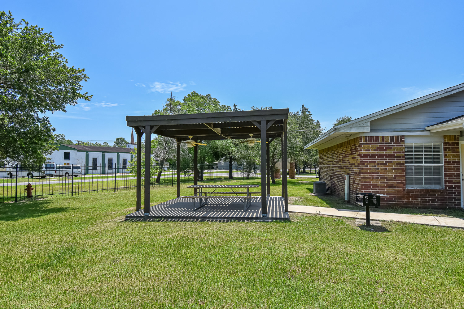 Golden Manor Apartments Bay City